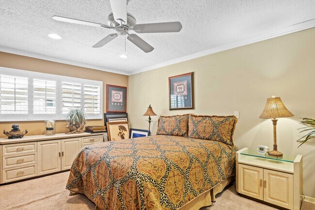 Building Photo - 74460 Fairway Dr
