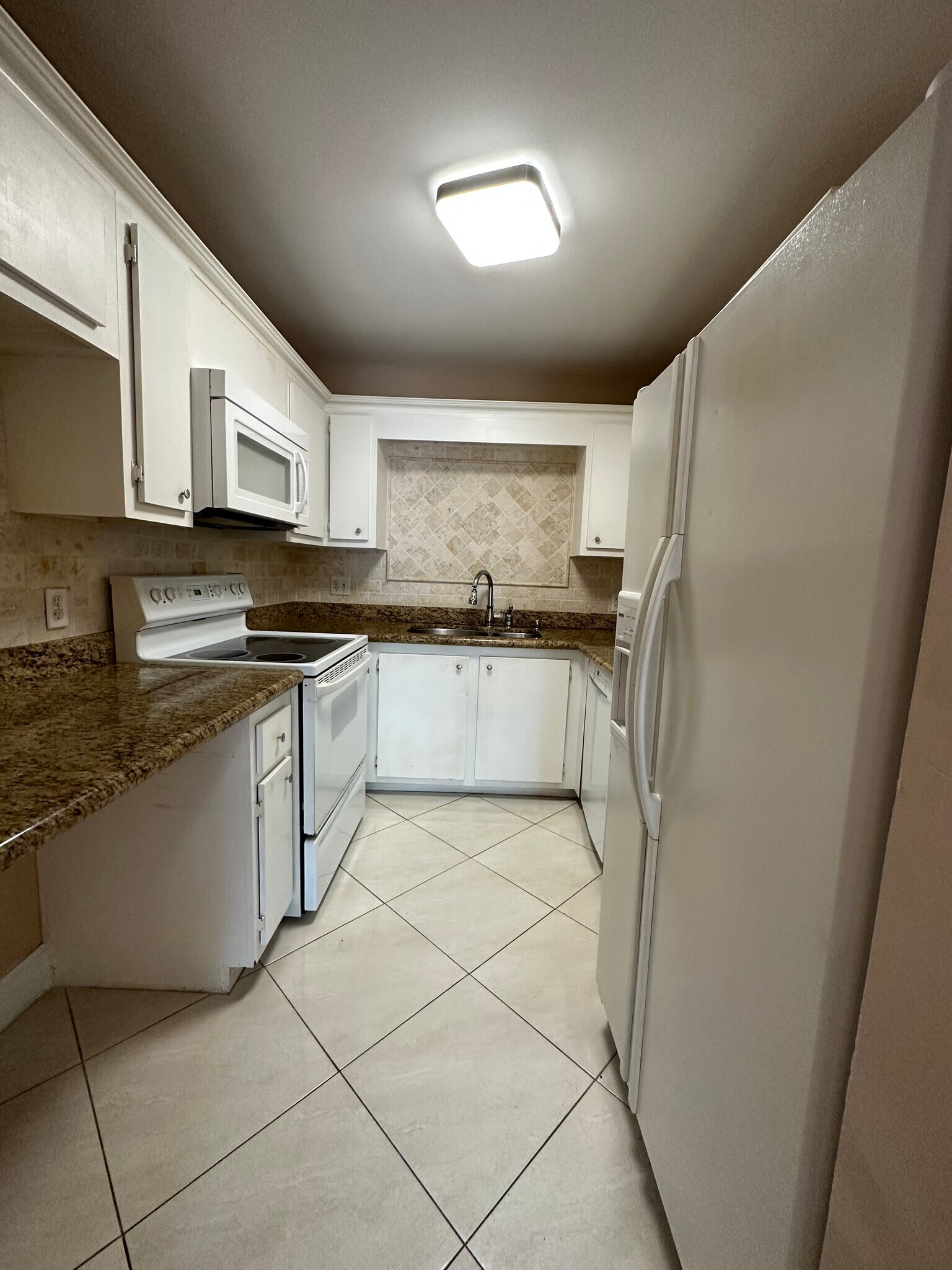 Building Photo - 5961 N Falls Circle Dr