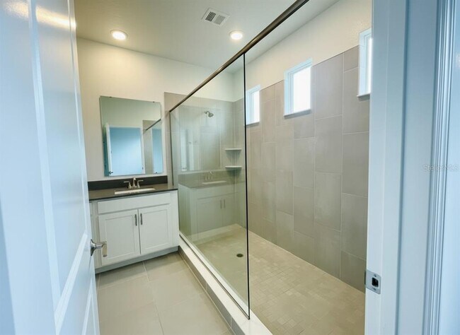 Building Photo - 4630 Wandsworth Wy