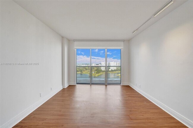 Building Photo - 20281 E Country Club Dr