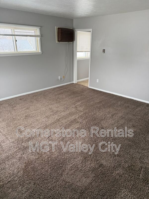 Building Photo - 807 3rd St SW