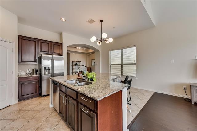 Building Photo - 1916 Lantana Ln
