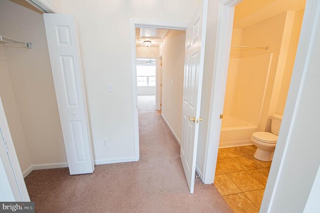 Building Photo - 438 Parkview Ct