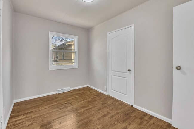 Building Photo - Renovated 4BR Home – Modern Finishes, Off-Street Parking