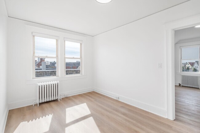 Building Photo - 142 Hamilton Ave