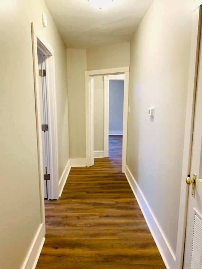 Building Photo - 385 E Perry St