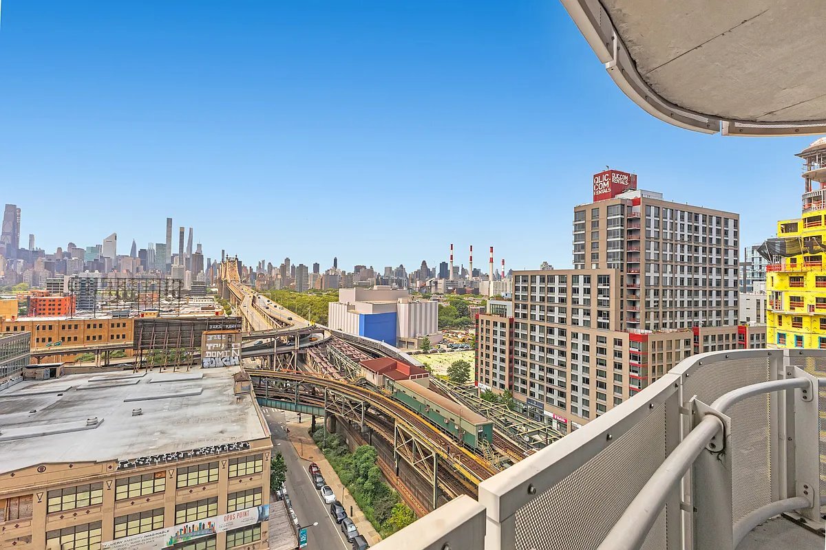 Building Photo - 24-16 Queens Plaza S