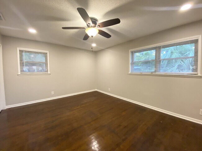 Building Photo - Single-family home on Hilton Head Island with NO HOA!