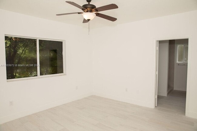 Building Photo - 273 SE 32nd Ave