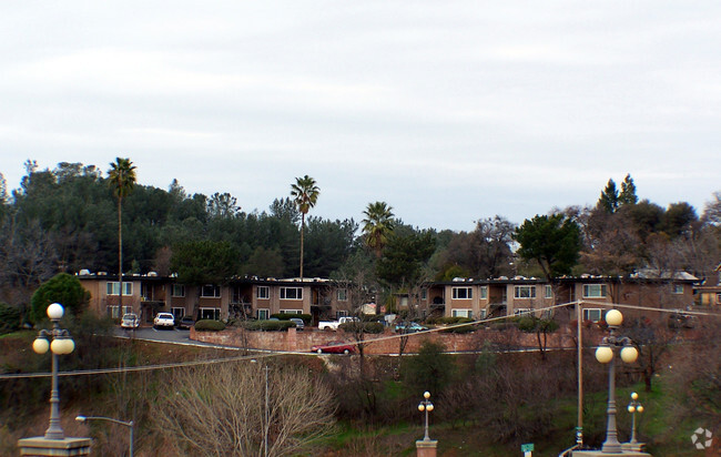 Primary Photo - Court View Apartments