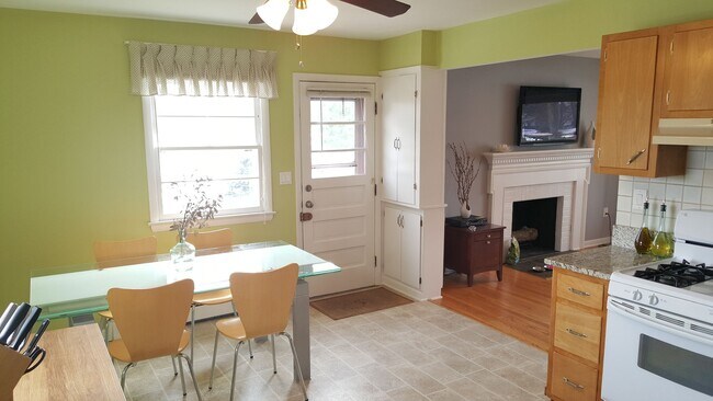 Building Photo - Incredibly well maintained rancher in Monrovia available mid June!
