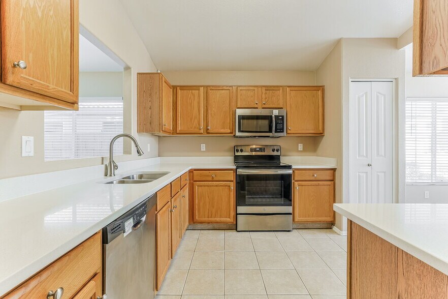 Building Photo - 4853 E Harmony Ave