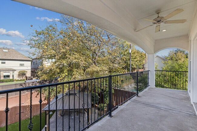 Building Photo - 6139 Belmont Ave