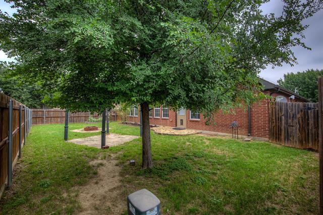 Building Photo - 5713 Meadows Way