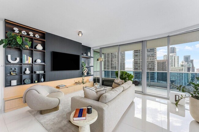 Building Photo - 200 Biscayne Blvd Way