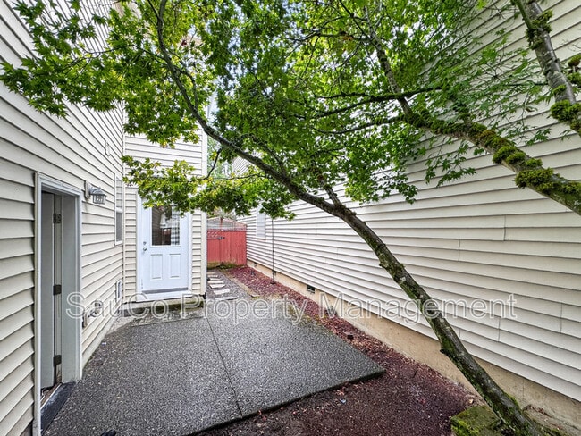 Building Photo - 5605 NE Caddis Dr