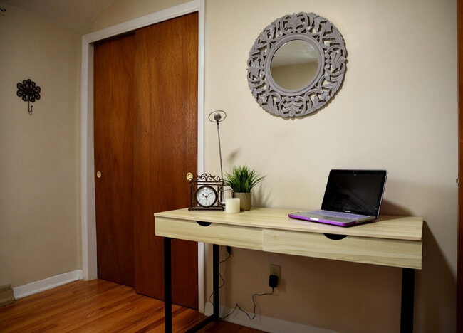 Building Photo - 2346 Pine St