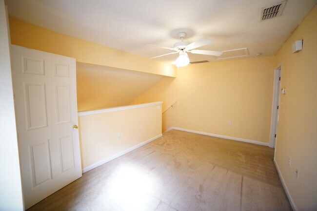 Building Photo - 2 Bd / 2 Ba with LOFT in Savannah Crossing!