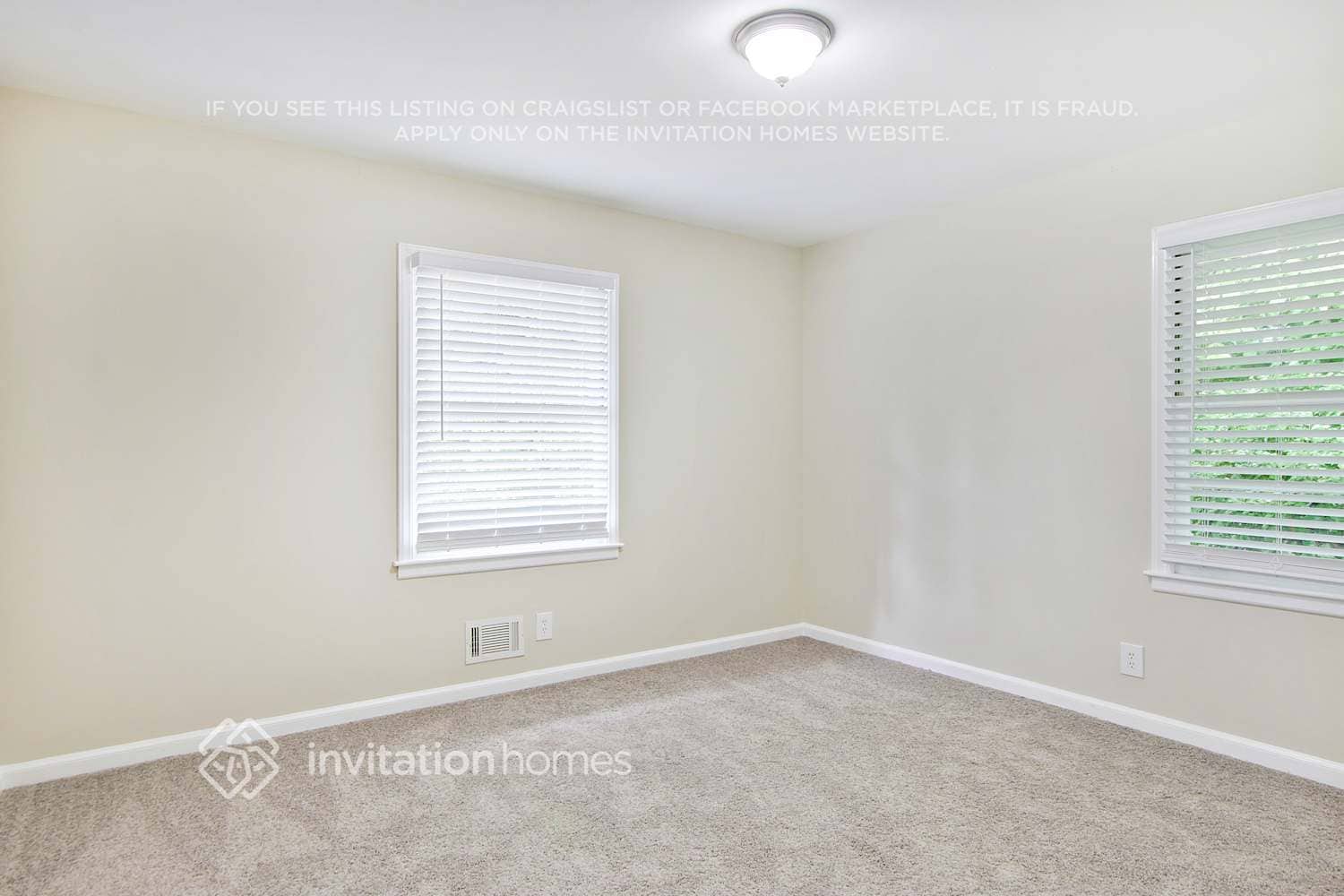 Building Photo - 2246 Collins Dr