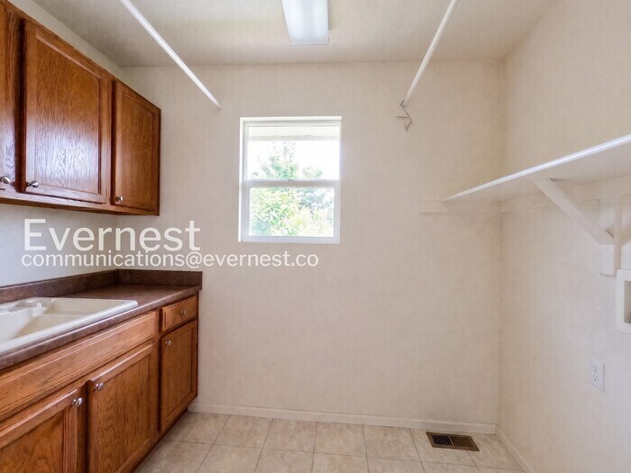 Building Photo - 6238 Westchase Rd