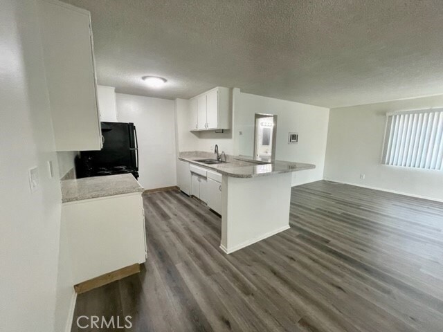 Building Photo - 685 E Vista Chino