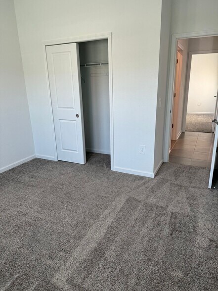 Building Photo - 788 Daring Dr