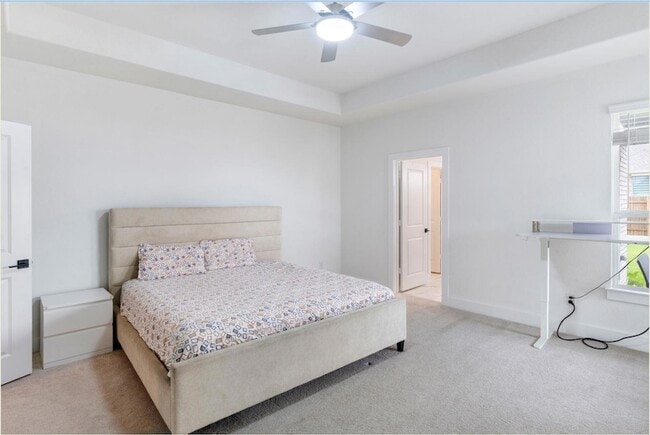Building Photo - 300 Hollister Dr
