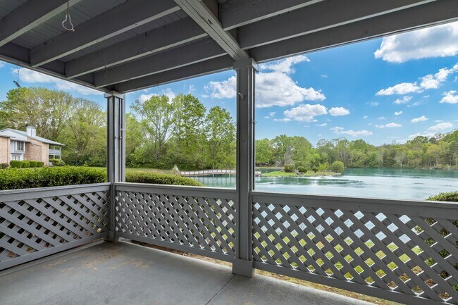 Building Photo - Discover Your Lakeside Oasis: 2 Bedroom Condo at Harris Lake