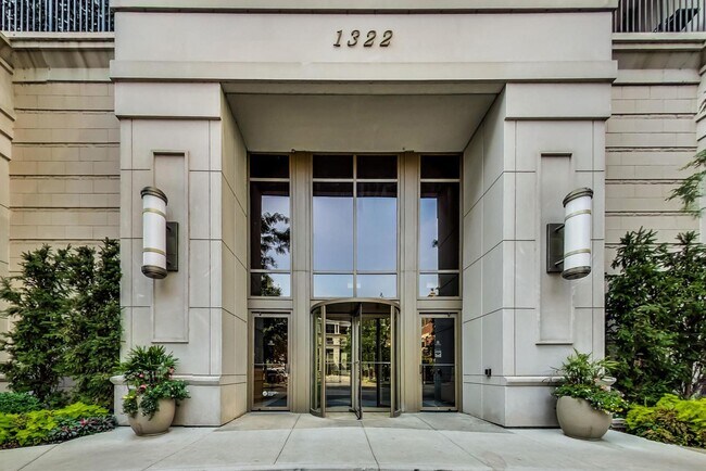 Building Photo - 1322 S Prairie Ave