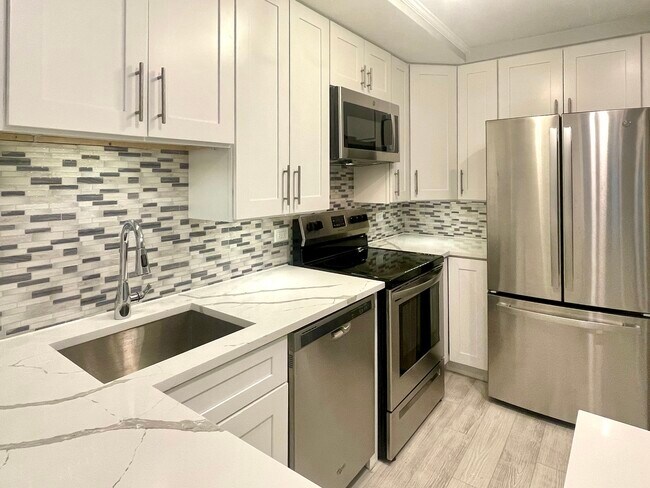 Building Photo - 40 E 9th St