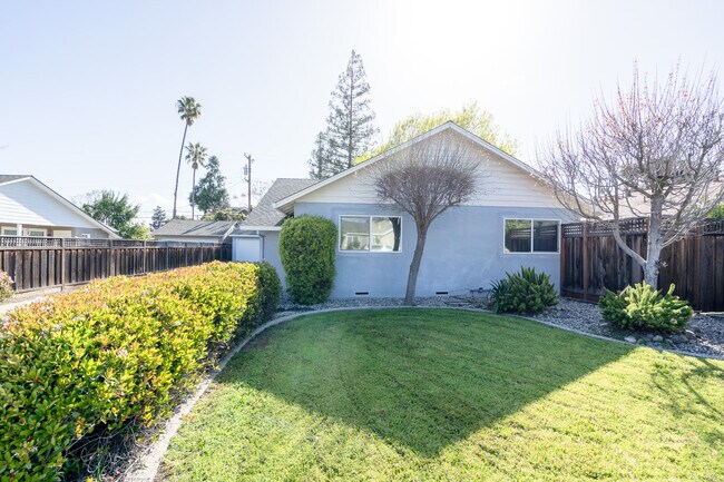 Building Photo - 652 Cypress Ave