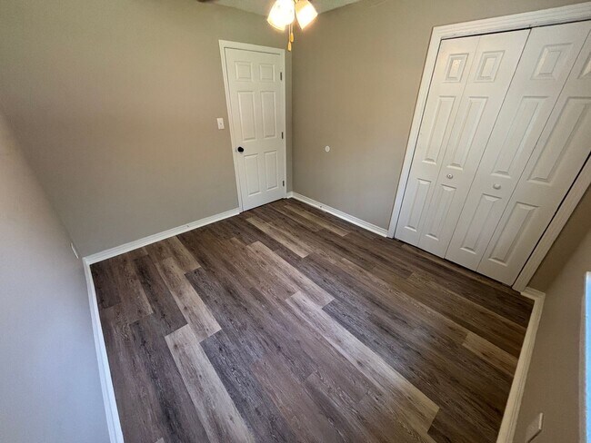 Building Photo - Stylish Renovated 3-Bedroom Gem in Prime T...