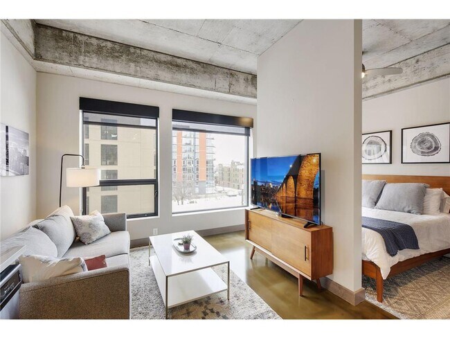 Building Photo - 728 N 3rd St