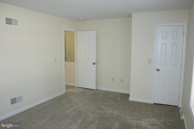 Building Photo - 4815 E Trindle Rd
