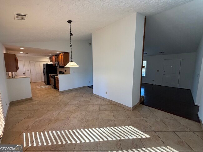 Building Photo - 3573 Clearview Dr