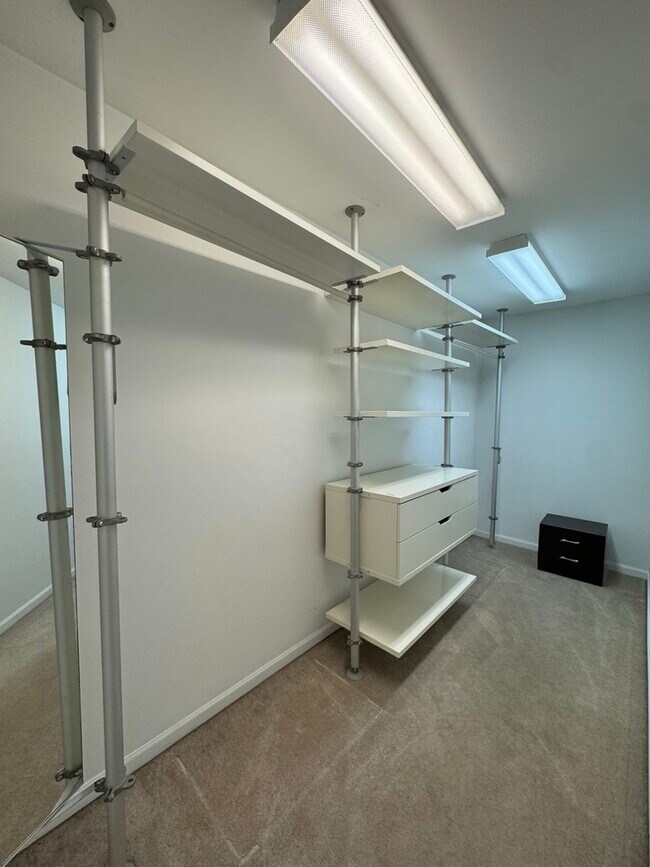 Building Photo - 3029 Peachtree Cir