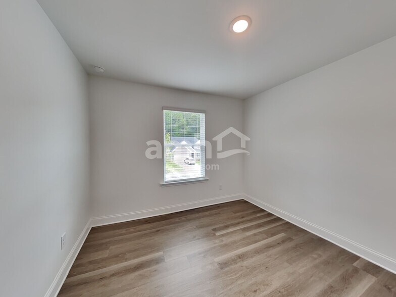 Building Photo - 1644 Soapstone Rd