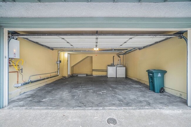 Building Photo - Coming Soon La Jolla UTC Renovated 3 bd /2 ba Townhome with Garage, Private Patio, + more!