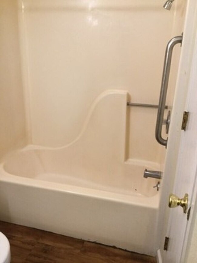 Building Photo - Hollister Apartments