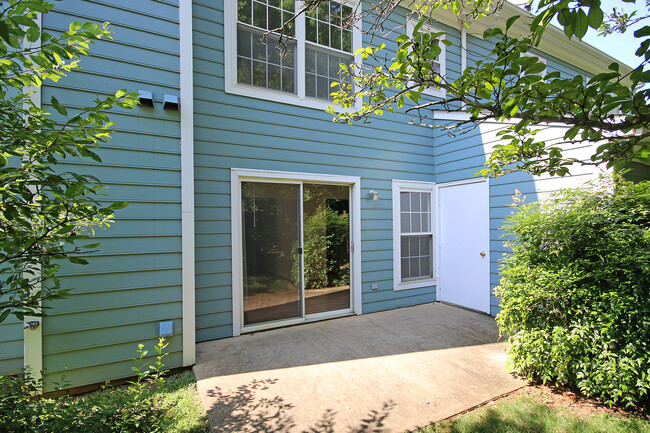 Building Photo - Pet Friendly Locust Meadows Townhome (Appl...