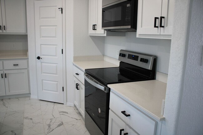 Building Photo - COX-NORTHRIDGE DR-1