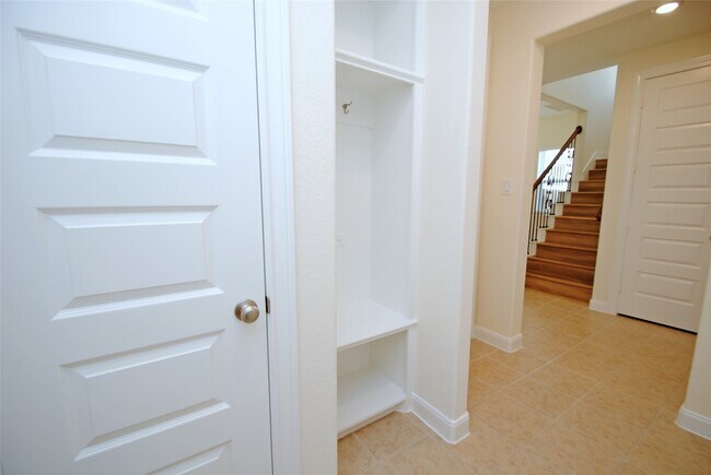 Building Photo - 26806 Skylark Blf Trl
