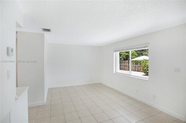 Building Photo - 1522 SW 30th St