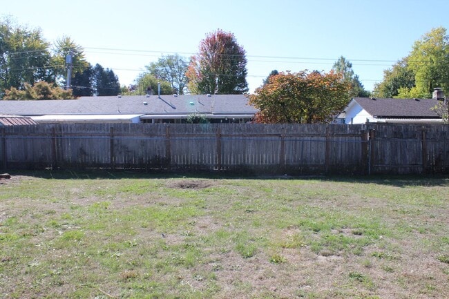 Building Photo - Recently updated 4 bedroom and 2 bath home...