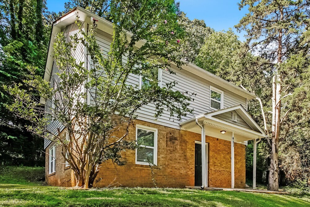 Building Photo - 421 Whispering Pines Dr