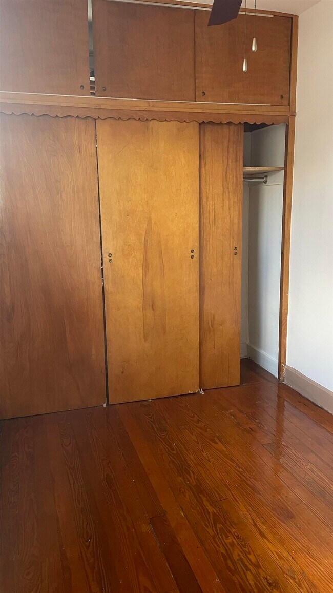 Building Photo - 135 W 24TH St