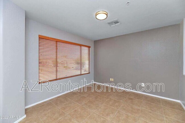 Building Photo - 8782 E Pinchot Ave
