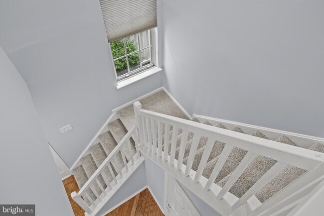 Building Photo - 5001 Aberdeen Ln