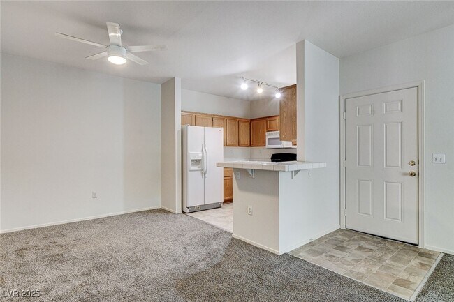 Building Photo - 1830 N Buffalo Dr