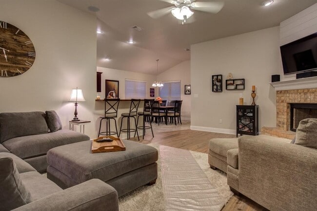 Building Photo - Spacious 4-Bedroom Home Available August 8...